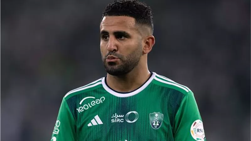 محرز يقود هجوم الأهلي أمام ضمك في الدوري السعودي