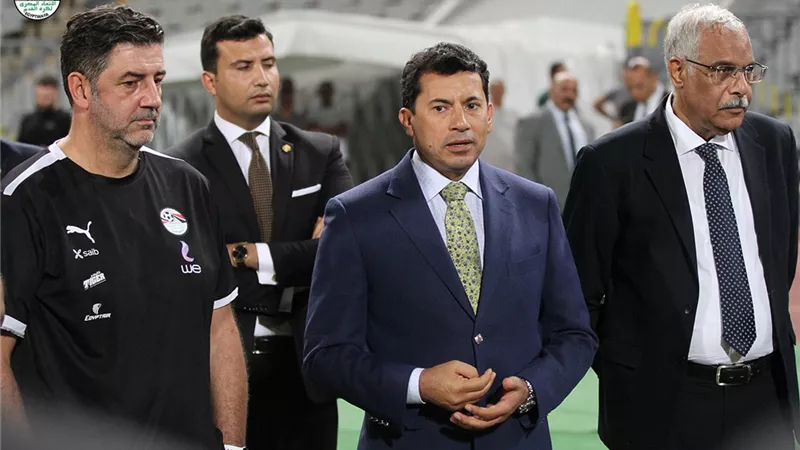 اتحاد الكرة يشكر وزير الرياضة لدعمه ومساندته للمنتخبات الوطنية