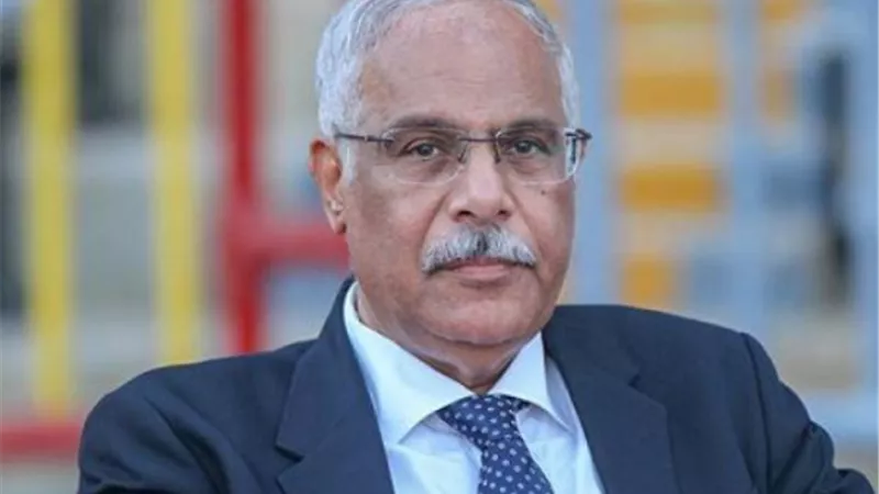 جمال علام يزور العامري فاروق بالمستشفى للاطمئنان عليه