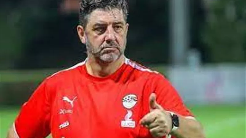 هل يرحل فيتوريا لتدريب اتحاد جدة خلفا لنونو سانتو .. بركات يكشف