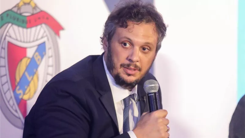 لهجومه على حكم لقاء الزمالك .. احالة رئيس بيراميدز للجنة الانضباط