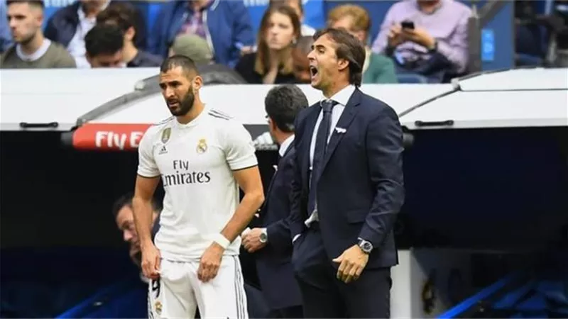 مدرب بنزيما السابق بريال مدريد يقترب من قيادة اتحاد جدة