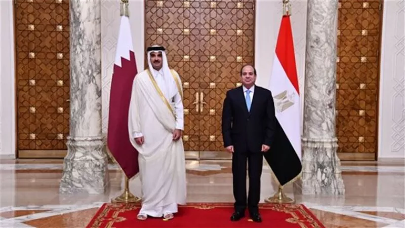 الرئيس يستقبل أمير قطر فى جلسة مباحثات ثنائية .. وتوافق على استمرار التنسيق والتعاون بين البلدين