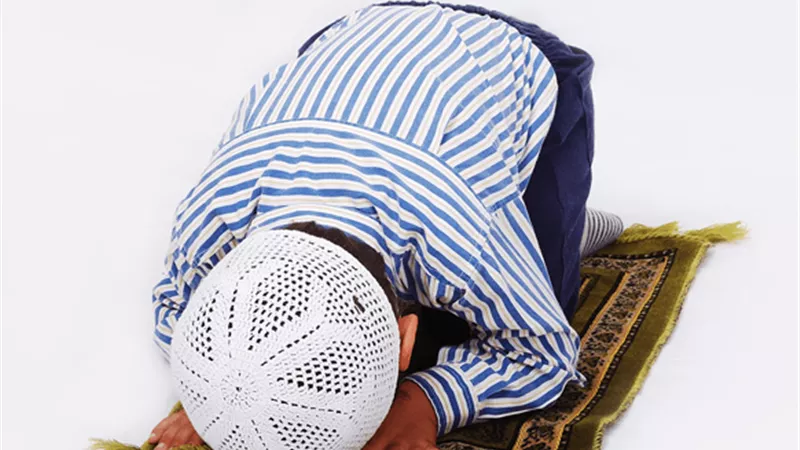 حكم تعويد الصبي على الطاعة وحمله عليها