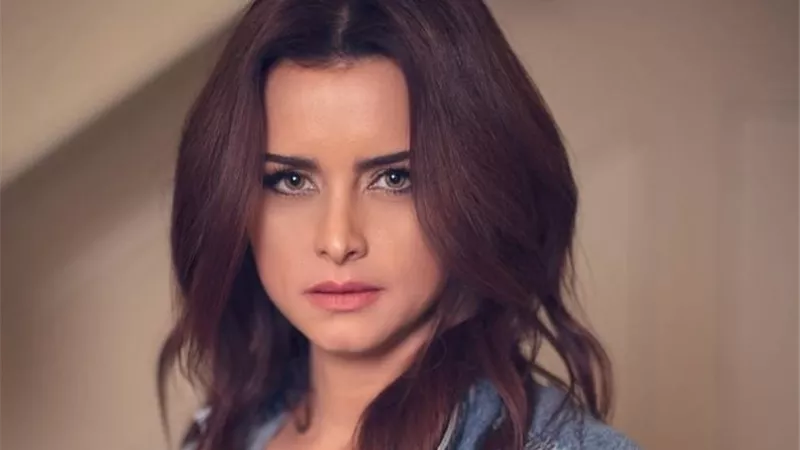 نور ترثي والدها بكلمات مؤثرة: حكمتك علمتني الاتزان