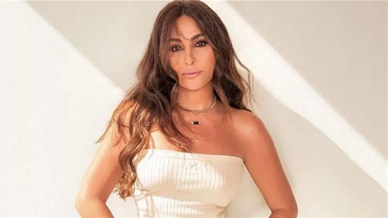 إليسا: المتنمر إنسان مريض