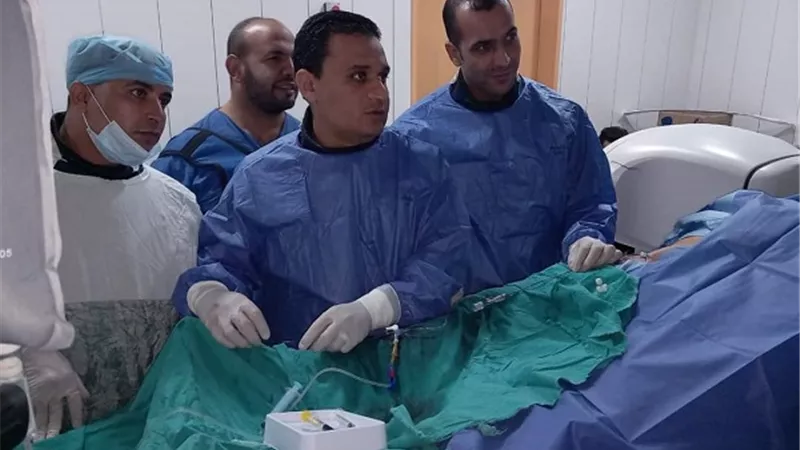 علاج 5 حالات من مرضى الآفات المخية بمستشفى الكبد جامعة المنيا