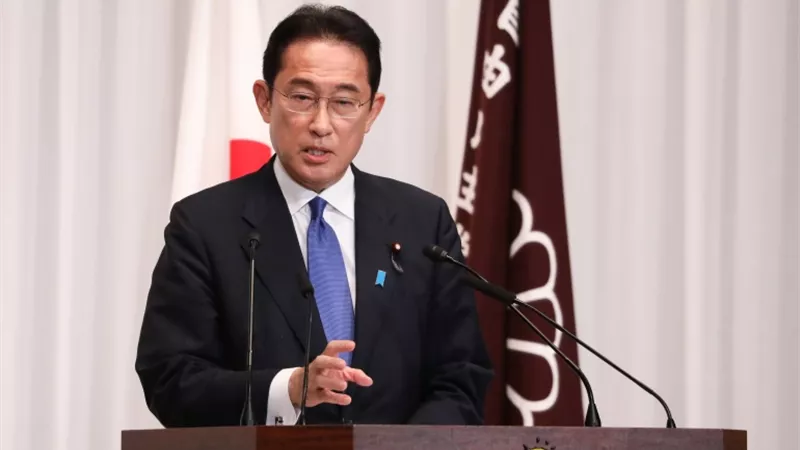 رئيس الوزراء الياباني يتعهد بتعزيز القدرات الدفاعية