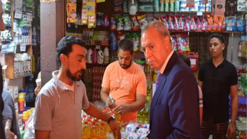 الهجان يتابع أسعار وتوافر السلع الأساسية بالسلاسل التجارية بالقناطر وقليوب