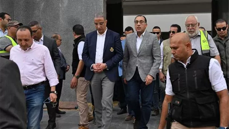 رئيس الوزراء يتفقد معرض 