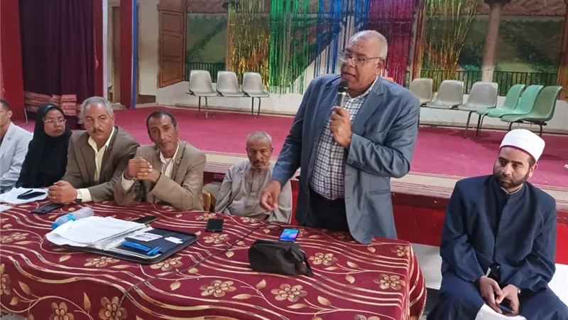 تعليم نجع حمادي يجتمع مع رؤساء مجالس أمناء المدارس