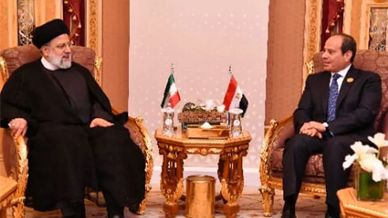 مباحثات بين الرئيس السيسي ونظيره الإيراني على هامش القمة العربية الإسلامية