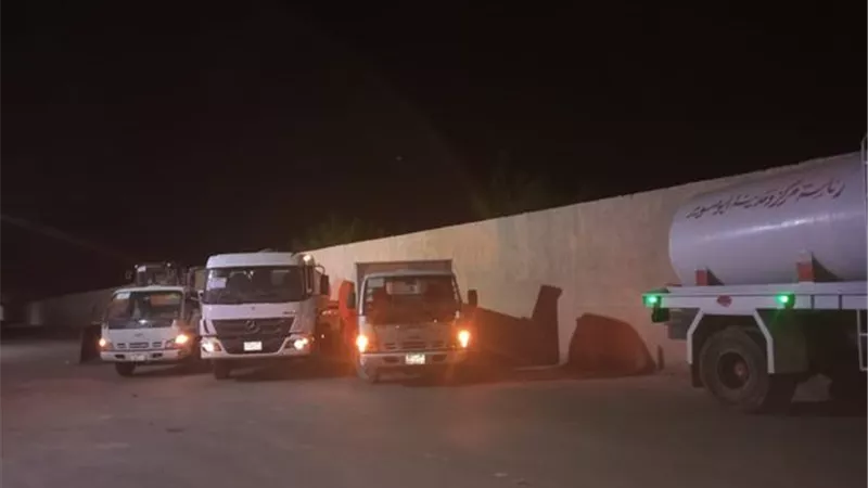 اصطفاف المعدات خلال موجة الطقس السيئ بالإسماعيلية