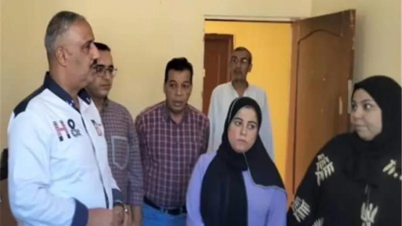 الصبروط يتفقد مركز التخاطب بمساكن اسكو ويلتقي فريق العمل