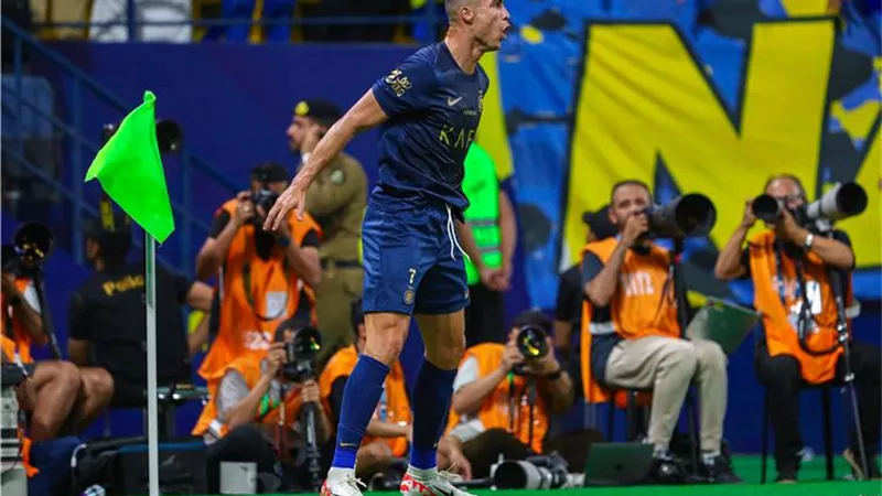 النصر ضد الوحدة .. شاهد رونالدو يسجل ثالث أهداف النصر