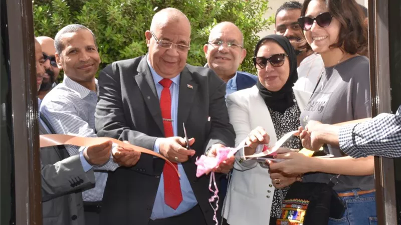 رئيس جامعة الأقصر يفتتح عيادة طبية لخدمة طلاب المدينة الجامعية