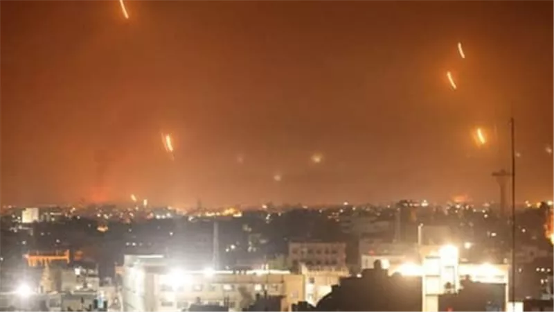 إعلام إسرائيلي: صفارات الإنذار تدوي في كيسوفيم وغلاف غزة