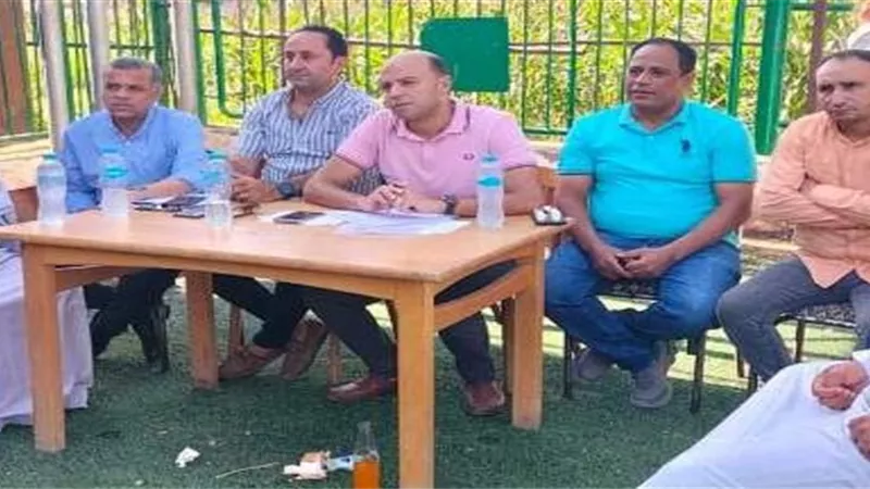 عضو بمجلس النواب يبحث مشكلات قريه الملاحيه بمركز ببا