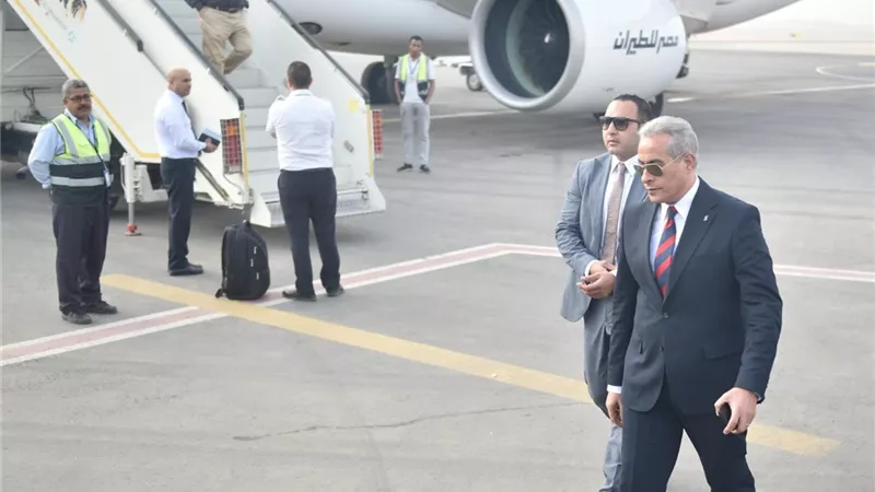 بالصور... محافظ أسيوط يستقبل وزير العمل في 
