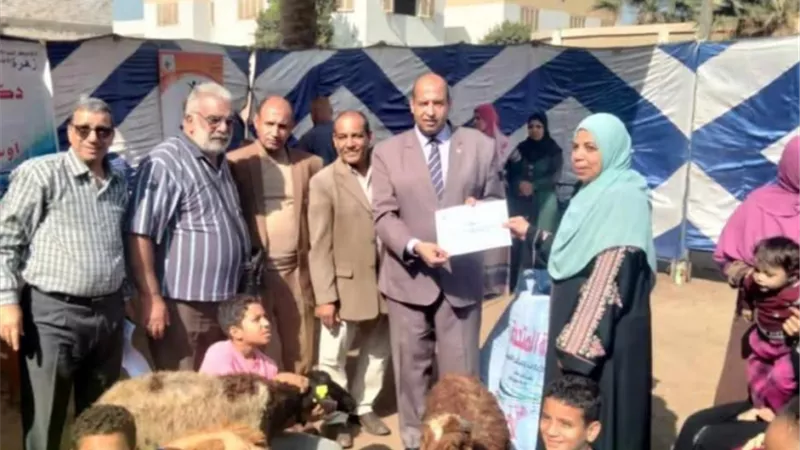 محافظ المنيا.الوقوف بجانب الأسر الأولى بالرعاية