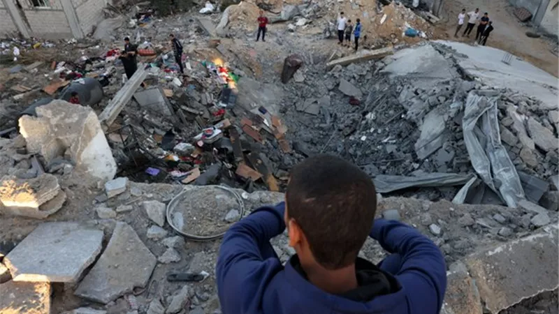 شهداء بينهم أطفال وجرحى خلال قصف طائرات الاحتلال الإسرائيلى عدة منازل شرق خان يونس