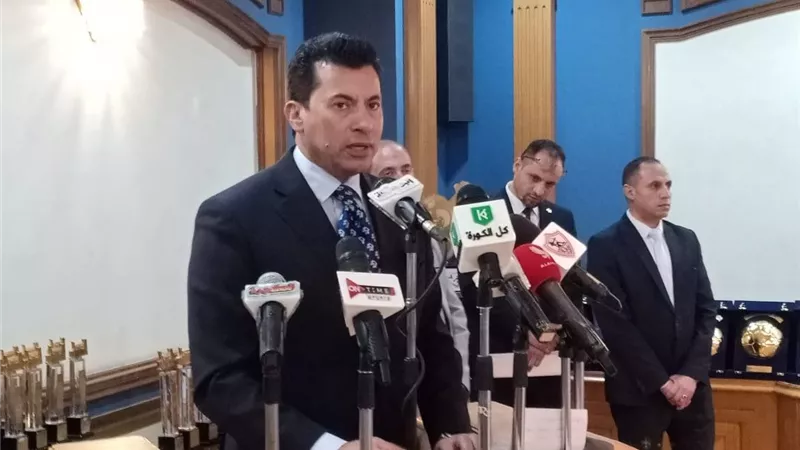 وزير الرياضة: سعداء برؤية جماهير الأهلي والزمالك تنبذ التعصب