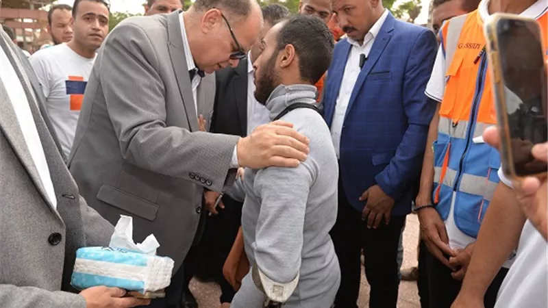 وزير العمل ومحافظ أسيوط يفتتحان ملتقى توظيف