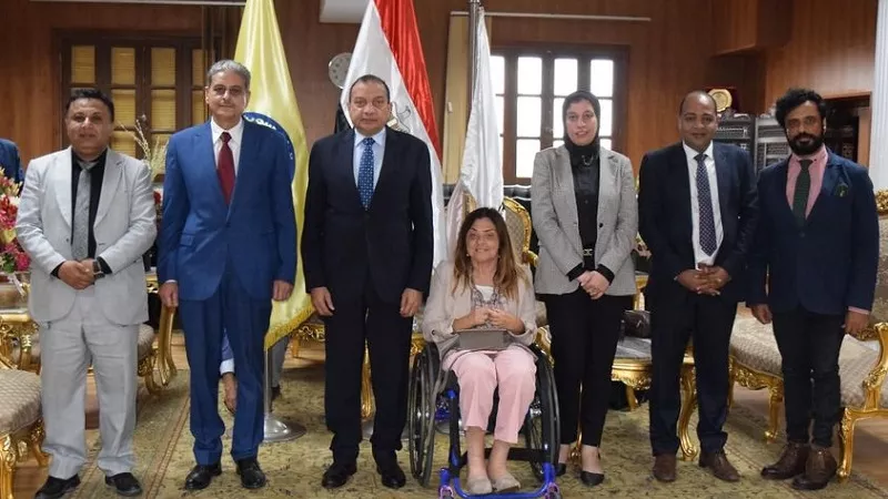 رئيس جامعة بني سويف يستقبل وفد المجلس القومي للإعاقة