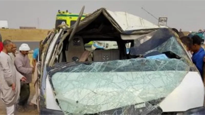 مصرع وإصابة 13 فى انقلاب ميكروباص بالفيوم