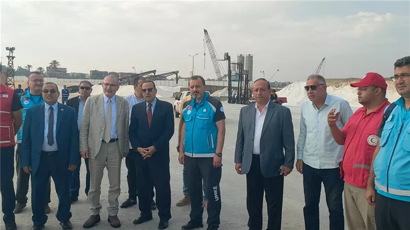 محافظ شمال سيناء يستقبل سفينة المساعدات التركية في العريش