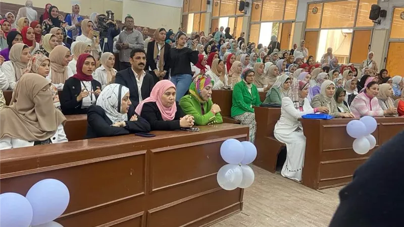 عاطف يشهد فعاليات الملتقى الطلابي بكلية التربية للطفولة المبكرة
