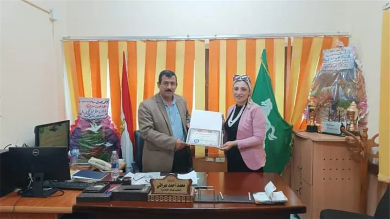 شرق الزقازيق تكرم المتميزات في البرنامج الرئاسي لالف مدير مدرسة
