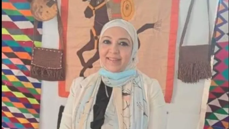 د. منى شعير تُسلط الضوء على نمازج الفنون في معرض 