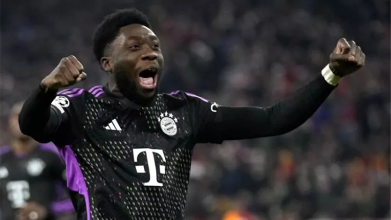 رئيس بايرن ميونخ يعلق على أنباء انتقال ألفونسو ديفيز لريال مدريد