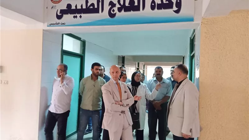 وكيل وزارة الصحة يصرف مكافأة لممرضة وحدة القراقرة
