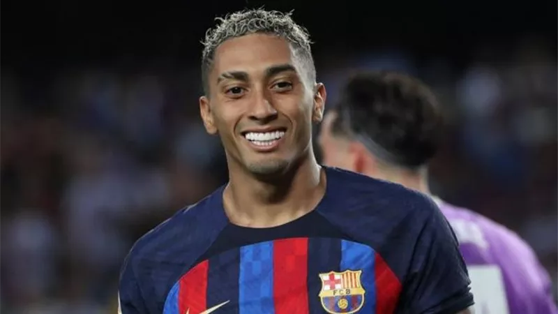 برشلونة يتجه الى بيع البرازيلي رافينيا