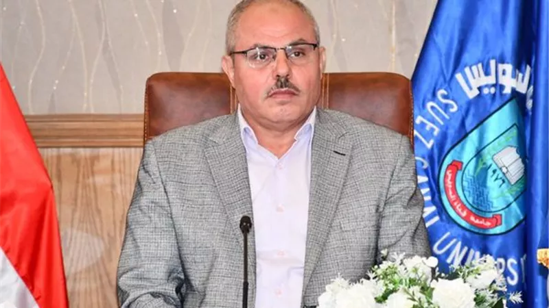 السمات الشخصية والمهنية لمديري المكاتب الرئيسة بجامعة القناة