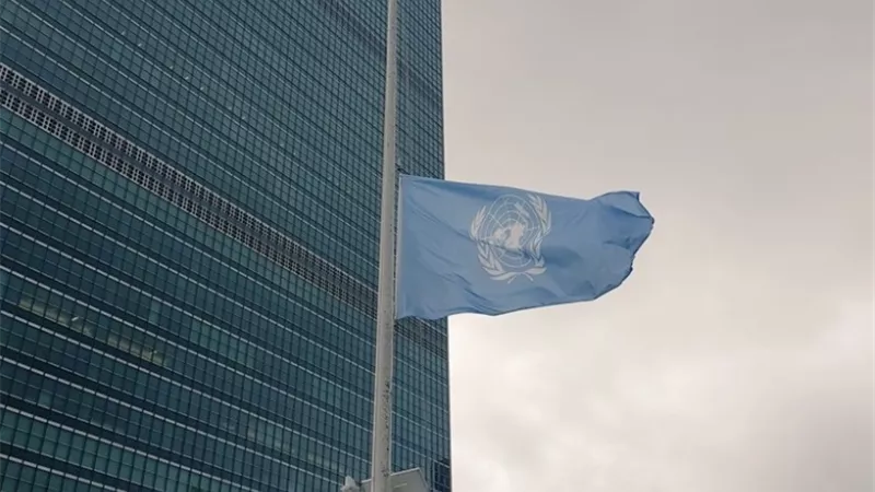 الأمم المتحدةتنكس أعلامها حدادا على أرواح موظفيها الذين قتلوا في غزة