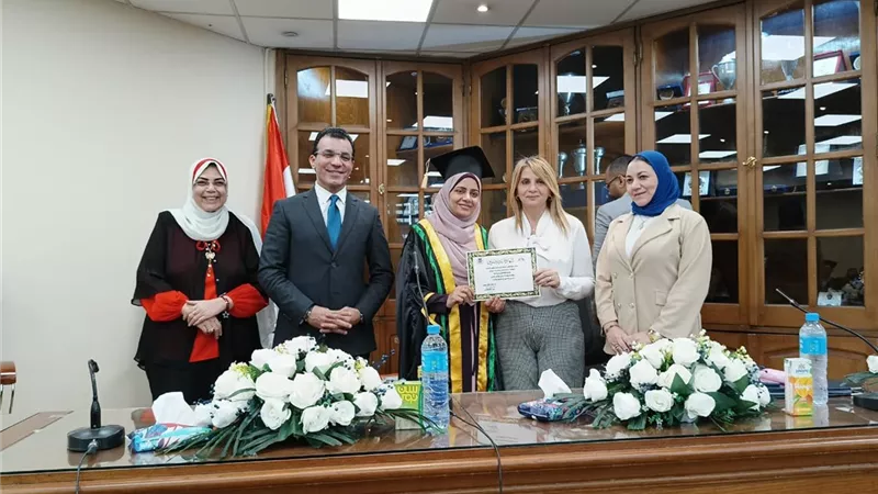 آداب عين شمس تكرم أوائل الخريجين لدفعتى ٢٠٢٢و٢٠٢٣