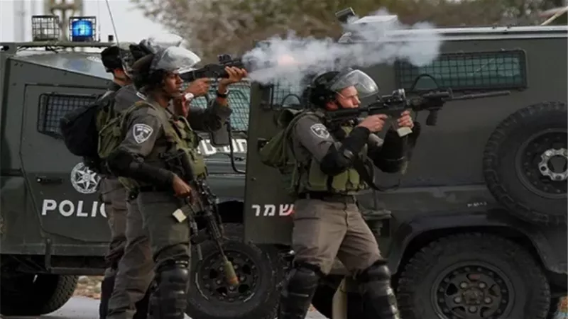 اشتباكات مسلحة بين جيش الاحتلال والفلسطينيين بمخيم طولكرم