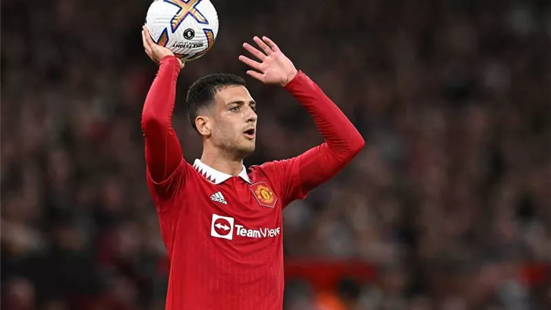 سبب مغادرة نجم مانشستر يونايتد لمعسكر منتخب البرتغال