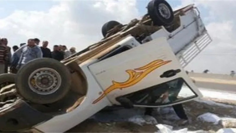 إصابة 4 فى انقلاب سيارة ربع نقل بالشرقية