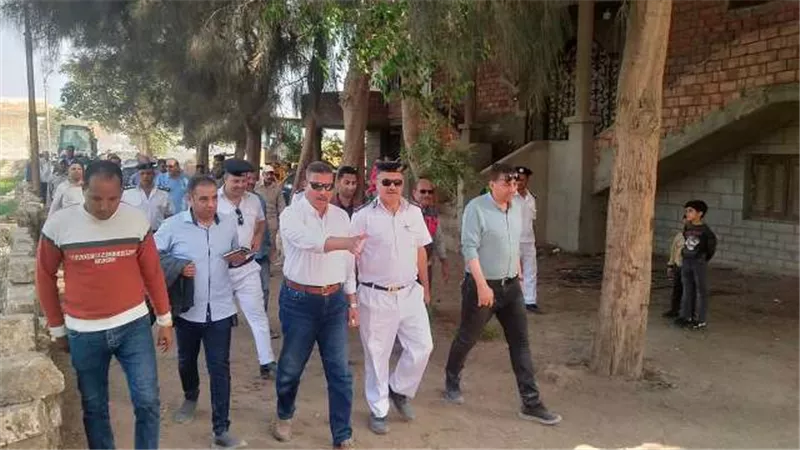 السكرتير العام لمحافظة المنيا يقود حملة لإزالة التعديات بسمالوط