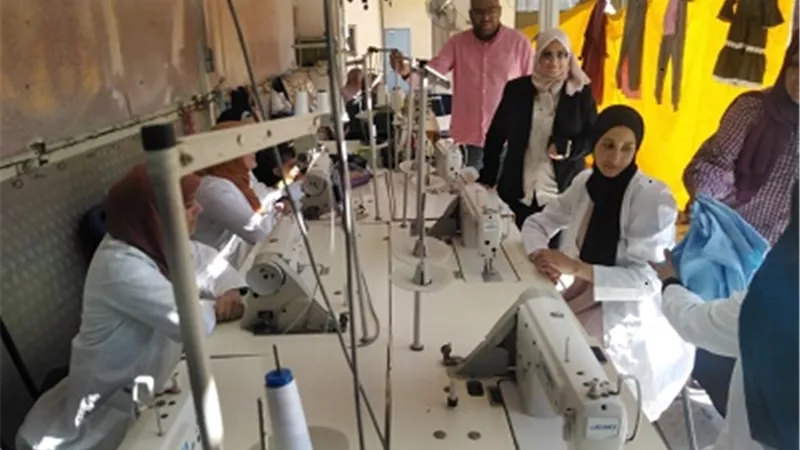 تخريج دفعة من برامج التدريب على مهن التفصيل والحياكة بالقليوبية