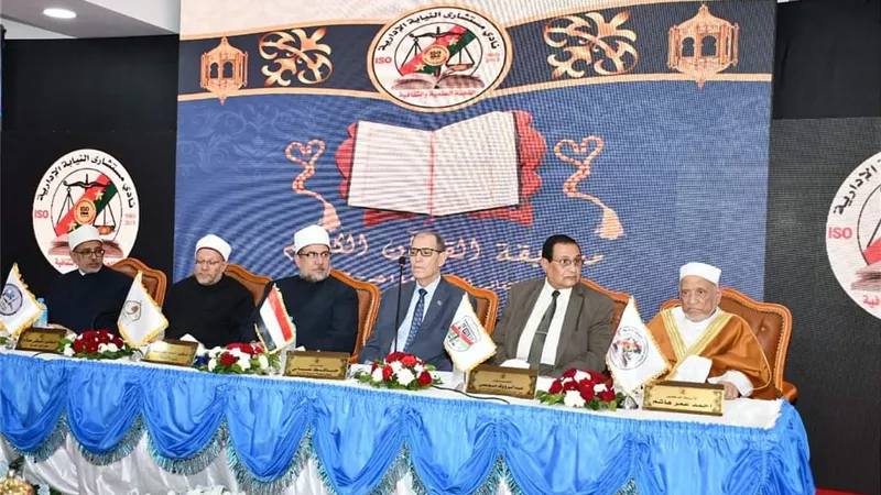 وزير الأوقاف ورئيس النيابة الإدارية يكرِّمان حفظة القرآن الكريم