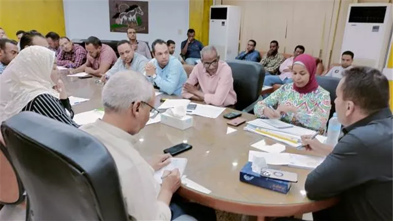 أسباب تحذيرات رئيس جهاز طيبة الجديدة للعاملين فى الإدارات بالصور