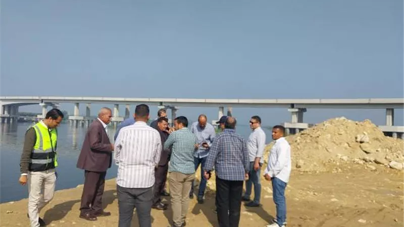 سكرتير بنى سويف يتابع أنشاء بمحور الفشن الحر على النيل
