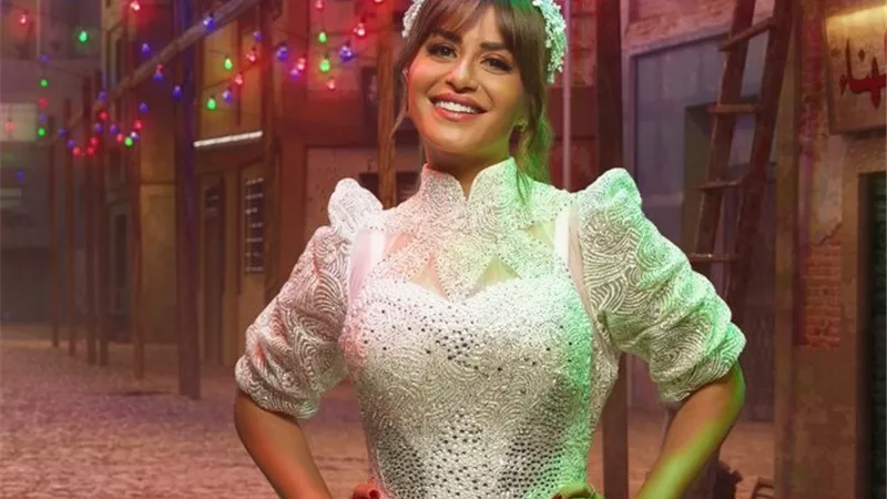 منة فضالي تروج لمسرحية 