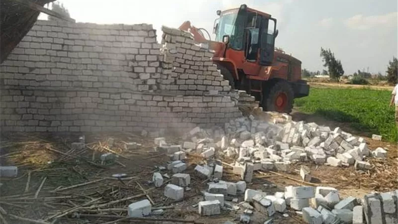 محافظ الاسماعيلية: التصدى بقوة لوقف علي الاراضي الزراعية
