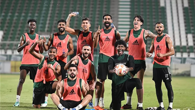 بعد استبعاده من المباريات.. نجم الاهلى يهدد بالرحيل